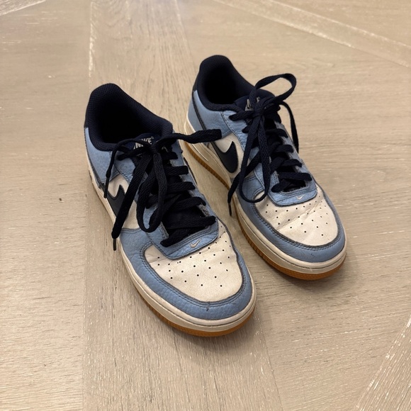 Nike Kids Sneakers in Navy Blue Tarheel Blue for school and fall low-top - Picture 1 of 6